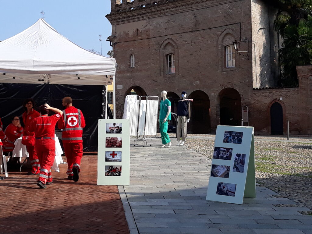 Week End Di Celebrazioni Per LEmblema Della Croce Rossa Continua L