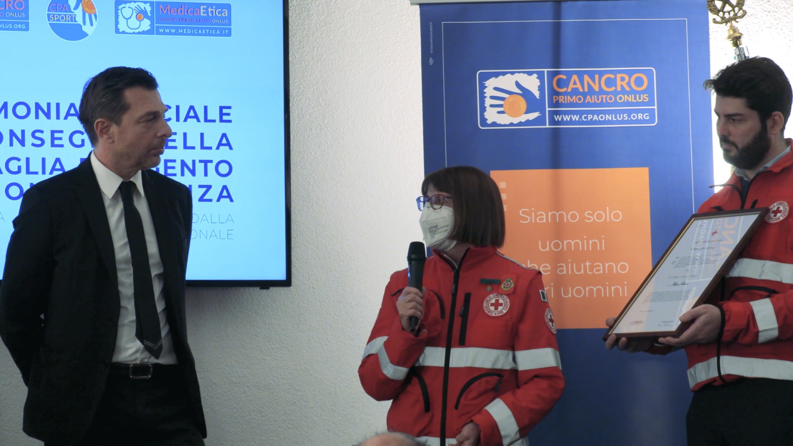 Croce Rossa Italiana conferisce la Medaglia d’Argento  a Cancro Primo Aiuto Onlus
