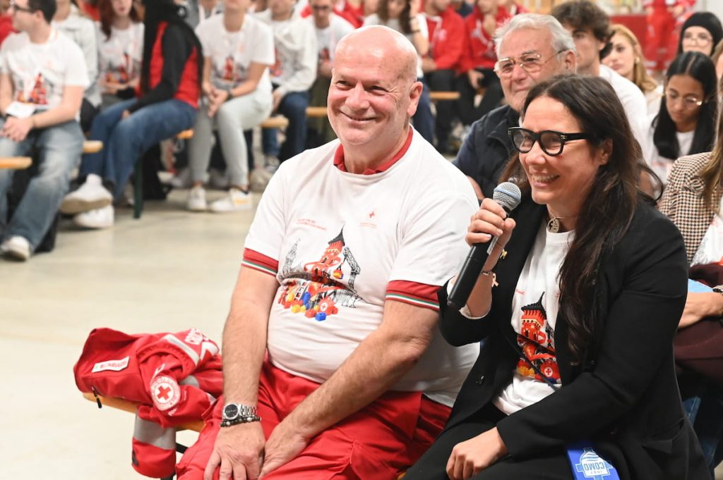 Partecipanti e organizzatori sul palco durante la cerimonia di premiazione delle Lombardiadi 2026.