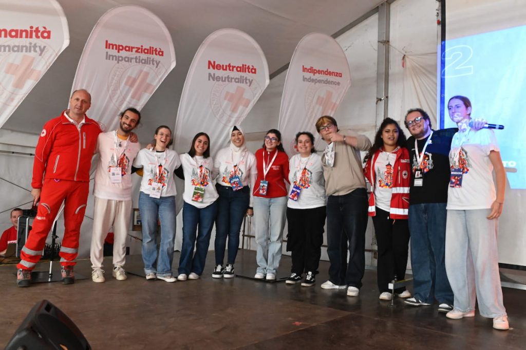 Partecipanti e organizzatori sul palco durante la cerimonia di premiazione delle Lombardiadi 2026.