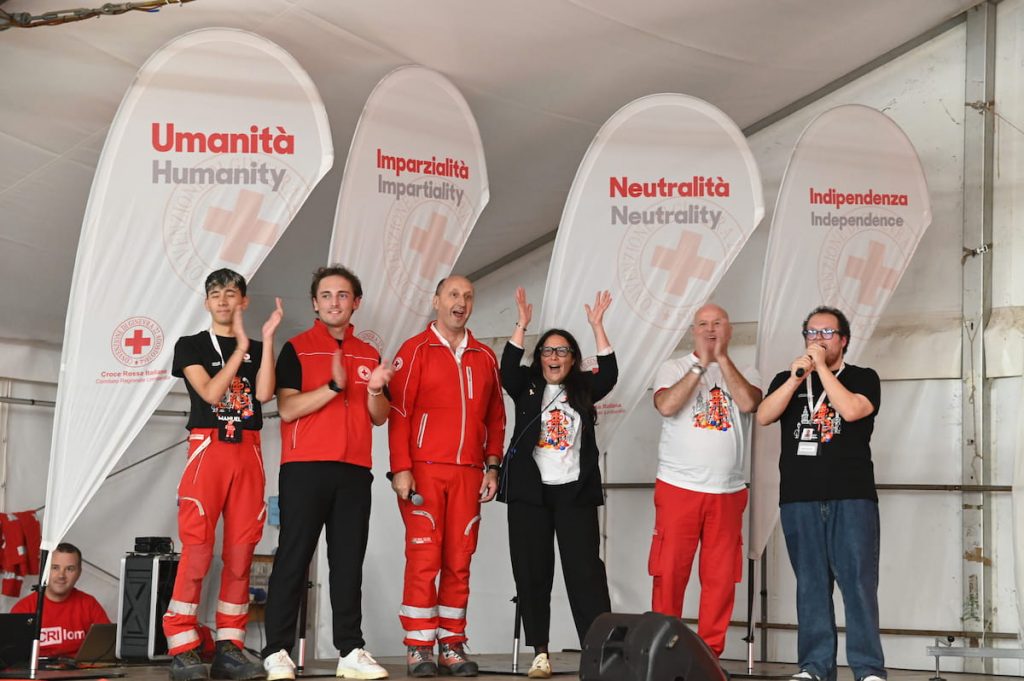 Partecipanti e organizzatori sul palco durante la cerimonia di premiazione delle Lombardiadi 2026.