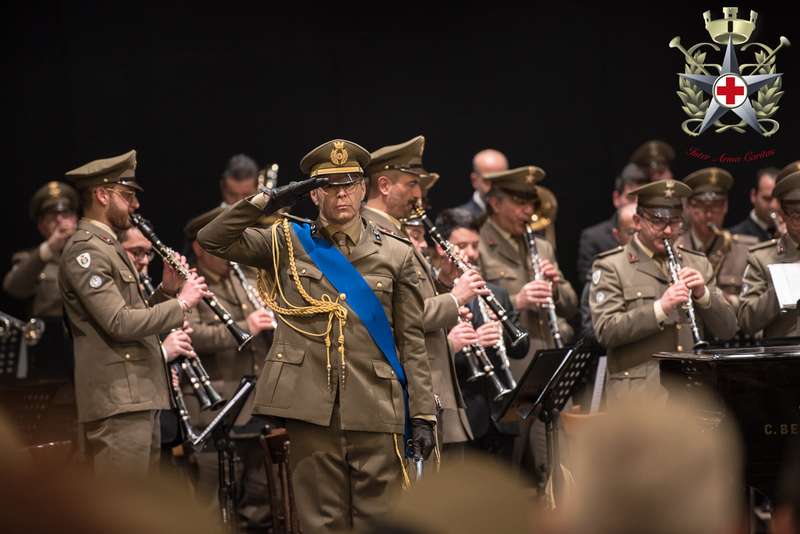 La banda musicale del corpo militare volontario della Croce Rossa in scena al teatro Marruccino di Chieti