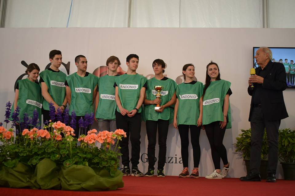I ragazzi premiati durante la gara di Diritto Internazionale Umanitario per studenti delle scuole medie superiori della città di Gorizia