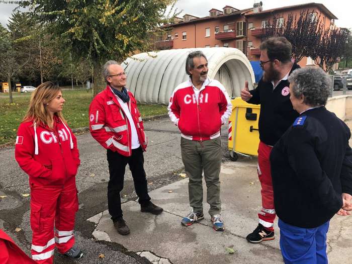Terremoto Centro Italia: l’impegno dei volontari del Comitato Croce Rossa di Matelica. In foto la visita del Presidente nazionale Francesco Rocca