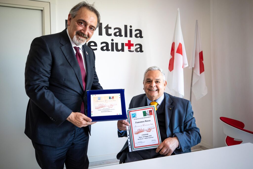Solidarietà. Il Presidente della CRI, Francesco Rocca, premiato a via Ramazzini da Fiaba Onlus