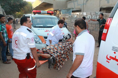 Evacuazione di feriti a Khan Younis