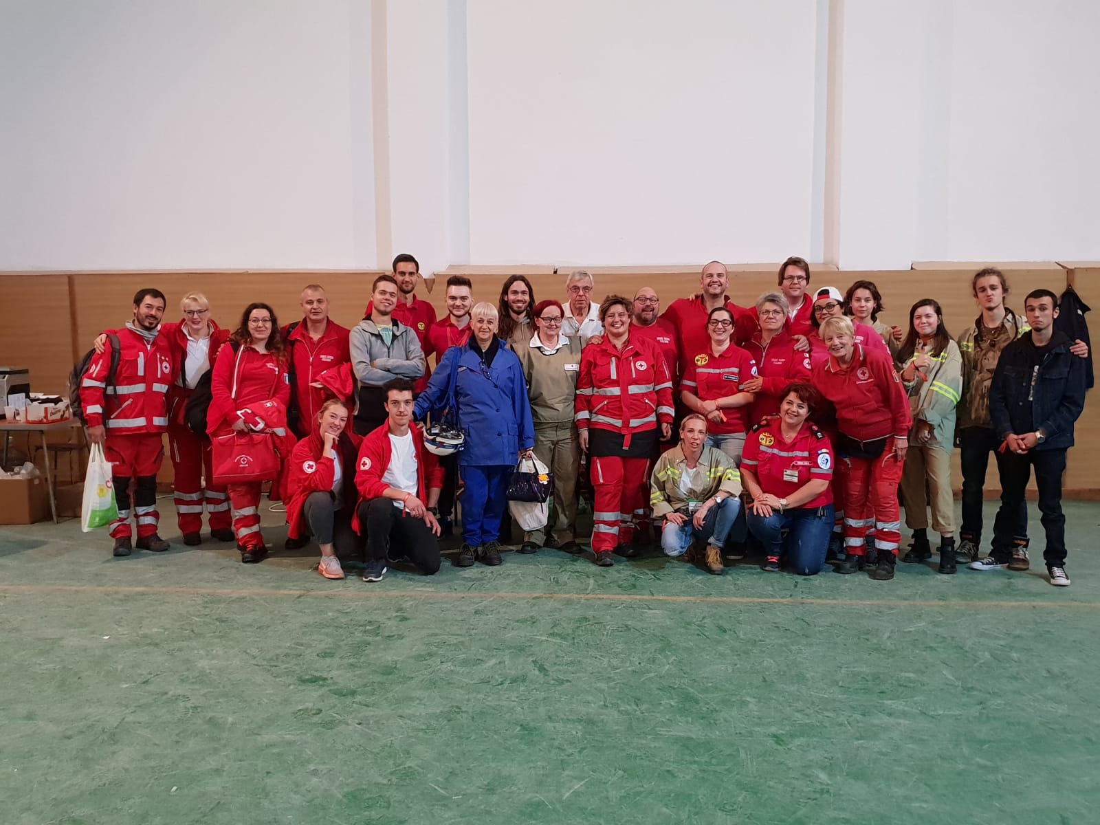 I truccatori della Croce Rossa Italiana insieme ai truccatori Rumeni e Austriaci
