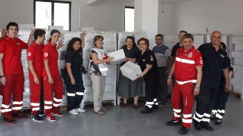 Canditfrucht dona 74 mila confezioni di succhi di frutta alla Croce Rossa