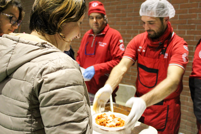 Distribuzione cibo post terremoto