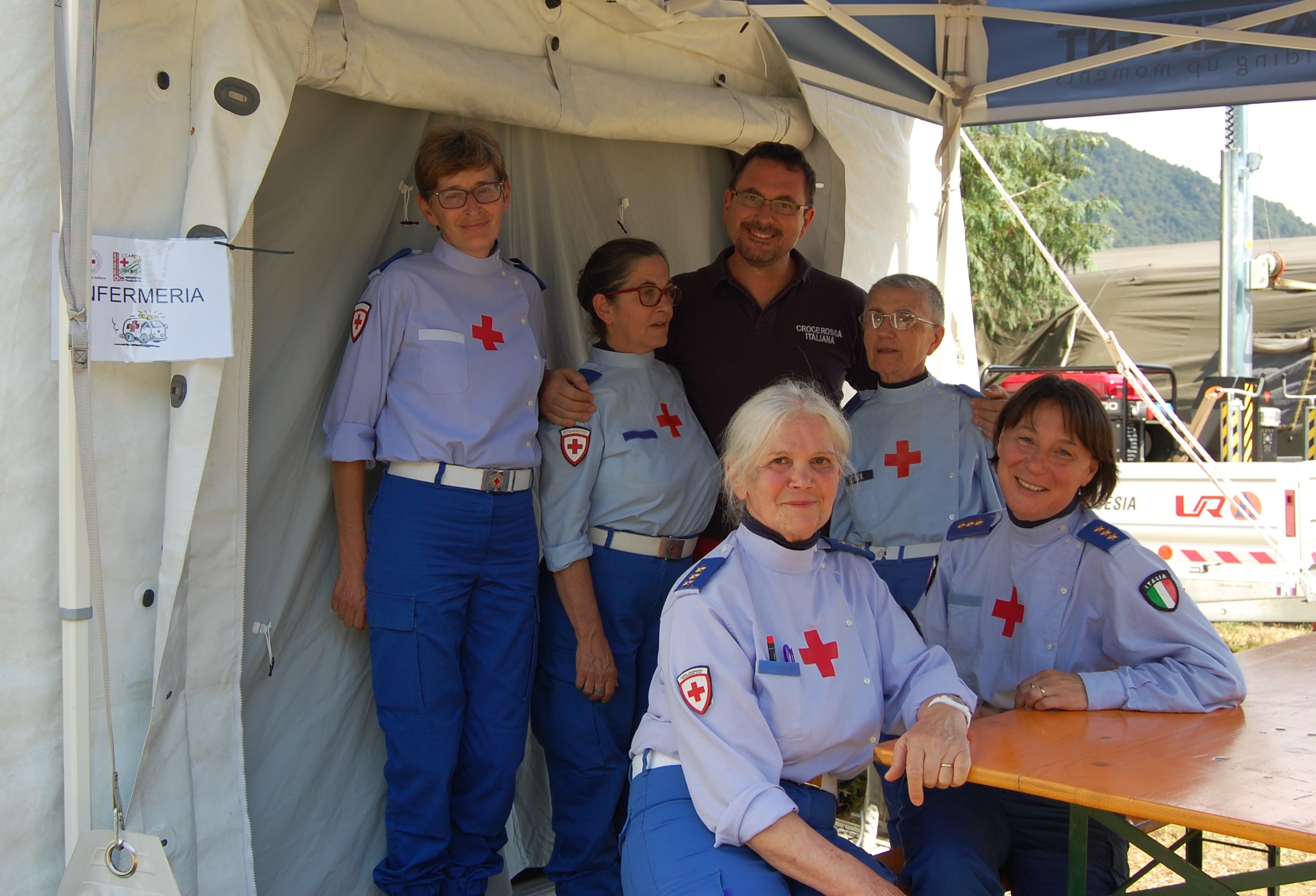Infermiere Volontarie CRI del C.M. Piemonte presso l'infermeria del Campo