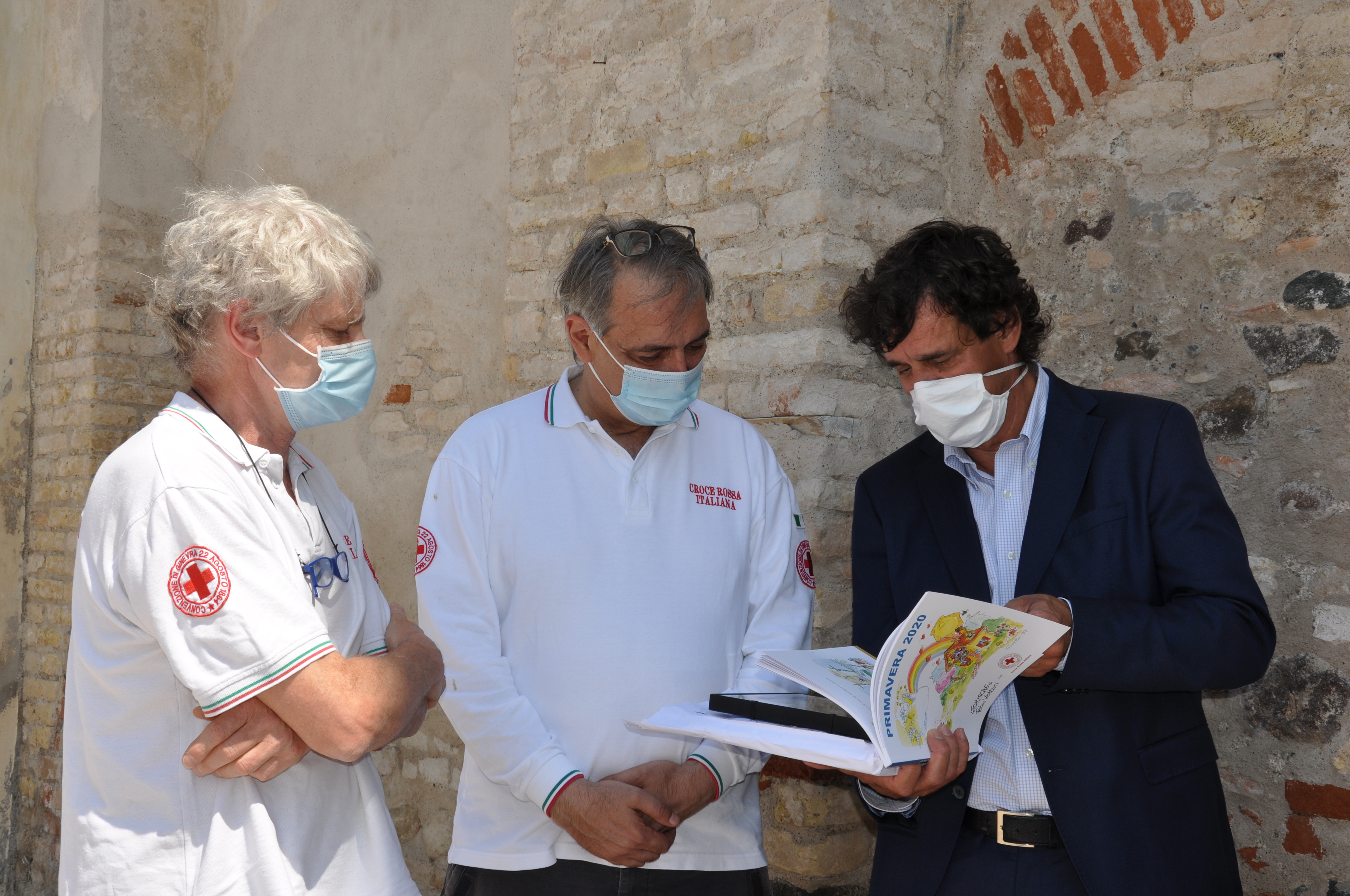 Nella foto: Il Presidente Provinciale Alessandro Brunialti, il Presidente Nazionale Francesco Rocca e l'artista Fabio Vettori