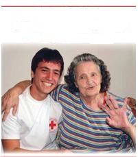 HOME CARE alla Croce Rossa di Acireale,foto volontari insieme ad anziani