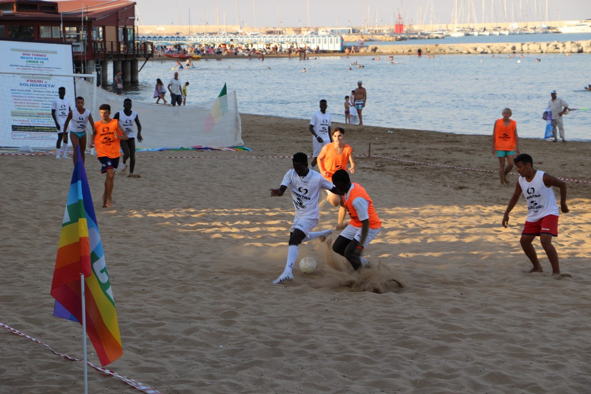 Un torneo di beach soccer ‘senza confini’, in cui i valori della pace e dell’integrazione assumono forma concreta.