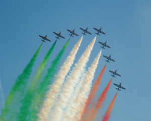 la Pattuglia Acrobatica Nazionale (Frecce Tricolori)