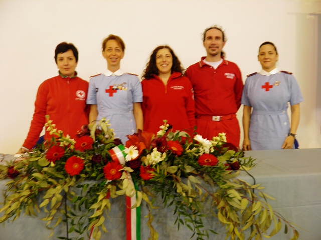 Volontari della Croce Rossa di Empoli in occasione dell'apertura della mostra