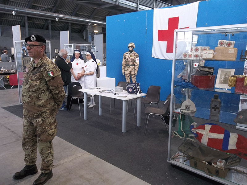 Lo stand del Corpo Militare Volontario della Croce Rossa alla Fiera di Pordenone