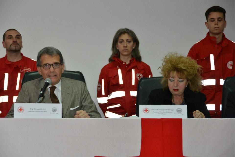 Il Prorettore Prof. G. Carrieri e il Presidente CRI Puglia Prof.ssa S. Fizzarotti Selvaggi
