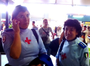 29-08-2011 Aeroporto L.Da Vinci: S.lla M.Zarini e S.lla Aversa ricevono i saluti telefonici dell'Ispettrice Nazionale