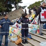 Alcuni Volontari CRI impegnati nella gestione dei doni nella scalinata di Nostra Signora di Bonaria a Cagliari
