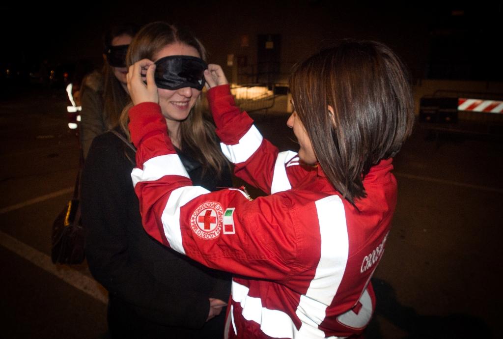 Cuneo - la campagna dei Giovani della Croce Rossa per prevenire le stragi del sabato sera e promuovere la guida sicura, attraverso attività multisensoriali che simulano le sensazioni che si vivono durante un incidente stradale