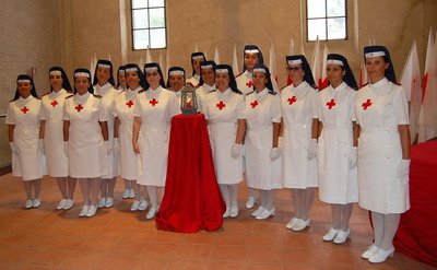 Gruppo neodiplomate infermiere volontarie croce rossa 