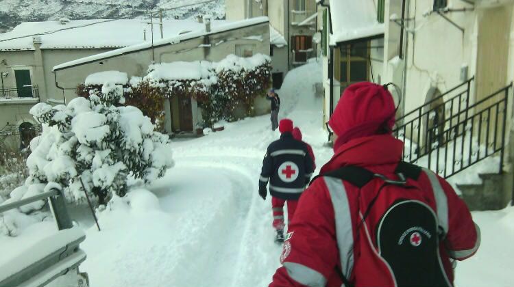 Emergenza freddo gennaio 2017: Volontari Croce Rossa escono nella neve