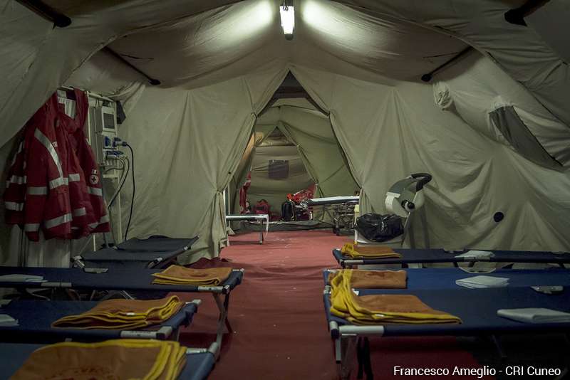 L'ospedale da campo allestito da Croce Rossa e 118 nella serata di capodanno a Pratonevoso. foto: Francesco Ameglio - CRI Cuneo