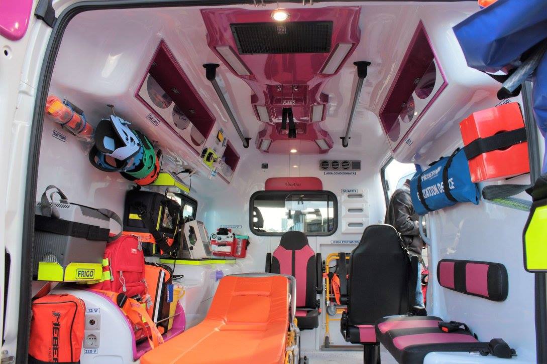 Caronte&Tourist dona un’ambulanza