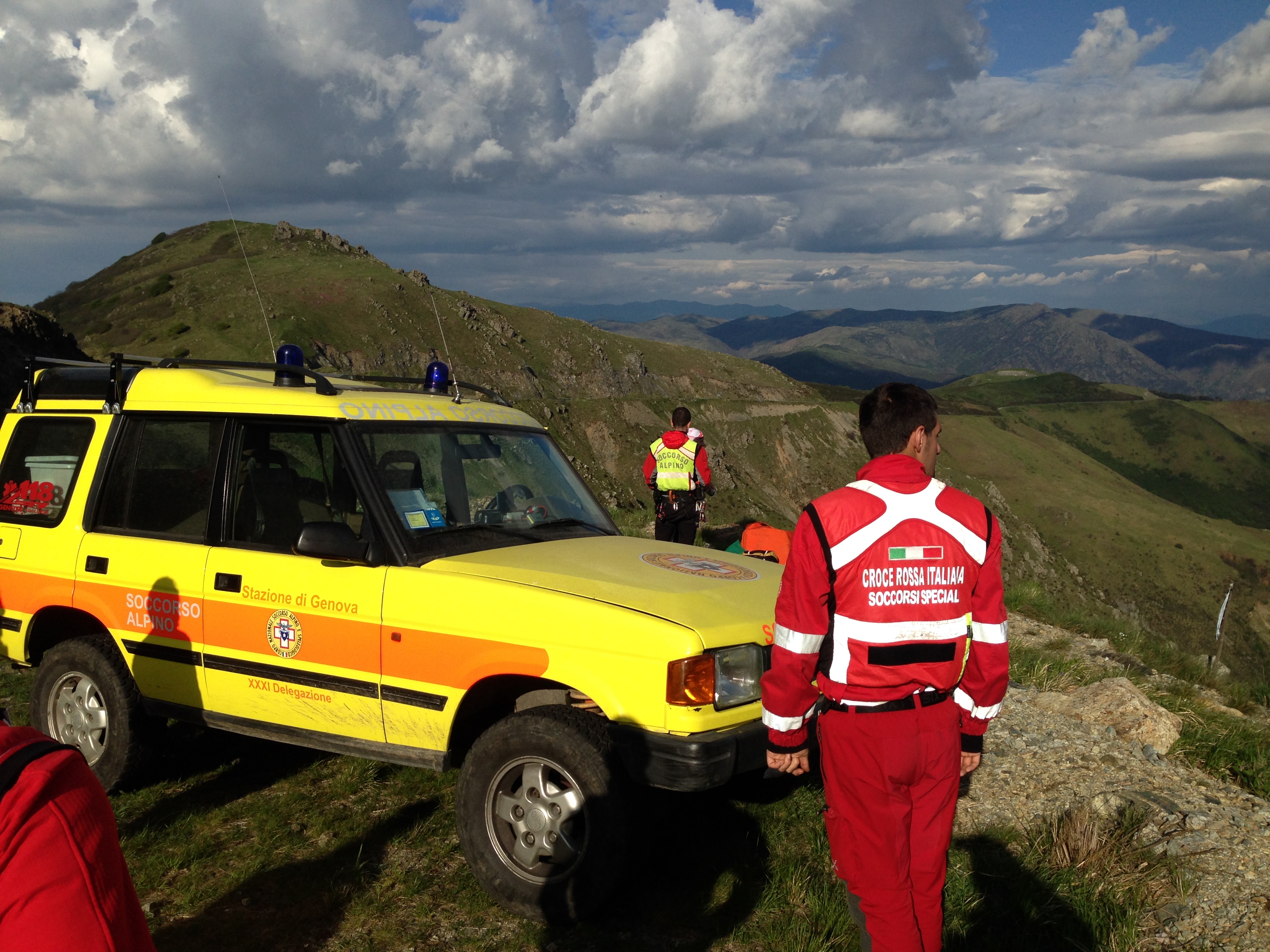 foto operatori SMTS e mezzo Soccorso Alpino