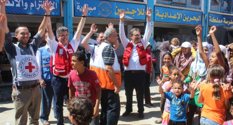 palestina: il presidente della Croce Rossa Italiana visita i bambini nei territori occupati con il team del supporto psicologico