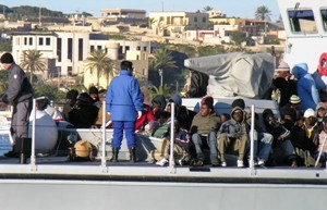 Emergenza umanitaria: una Infermiera volontaria a bordo della motovedetta che ha soccorso una imbarcazione di migranti