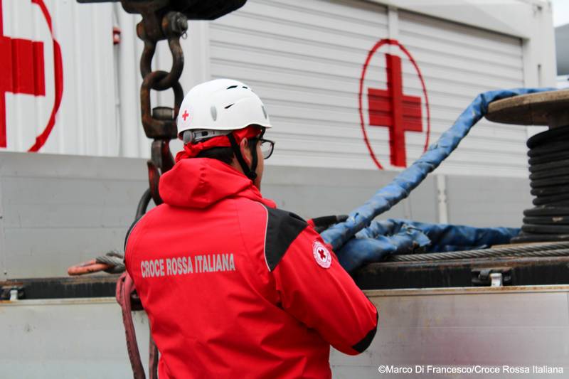 Operatori Croce Rossa ripresi durante attività logistiche. Foto: Marco Di Francesco, Croce Rossa Italiana