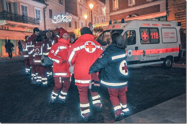 Ambulanza in Piazza della Basilica