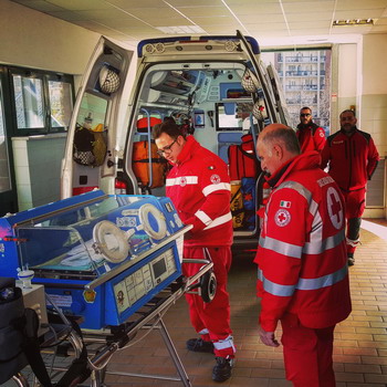 volontari croce rossa di Susa con il nuovo mezzo di soccorso 