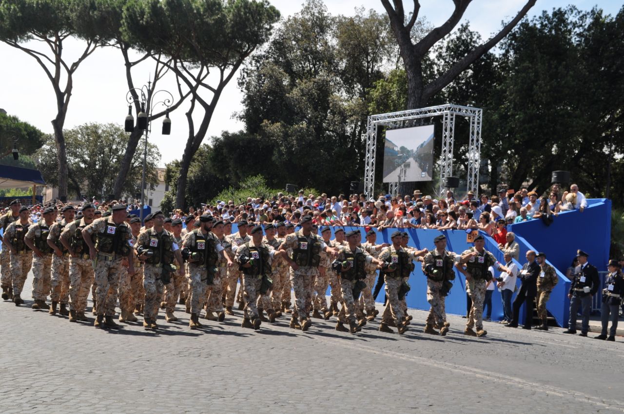 La sfilata del 2 giugno vede marciare il Corpo Militare Volontario della Croce Rossa