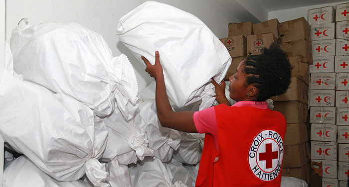 Tifone Matthew ad Haiti: oltre 3000 volontari e operatori della Croce Rossa di Haiti, supportati dalla FICR e dalle società nazionali di Croce Rossa presenti sull’isola