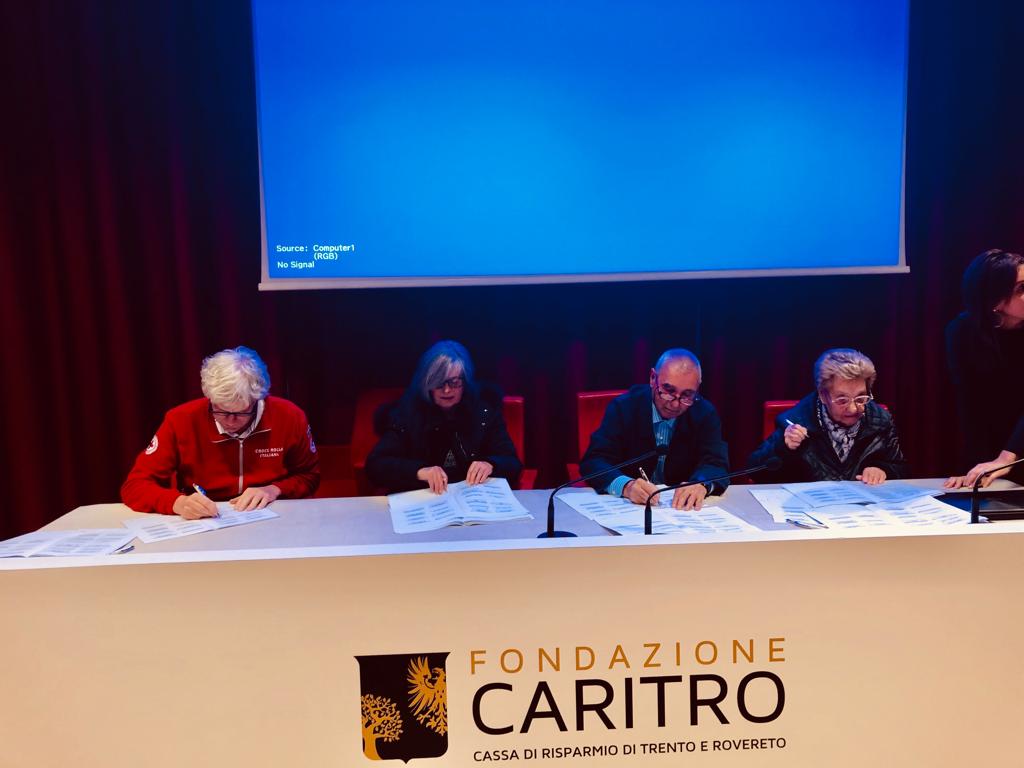Nella foto: Il Presidente provinciale Alessandro Brunialti (primo a sinistra) alla firma dell’accordo