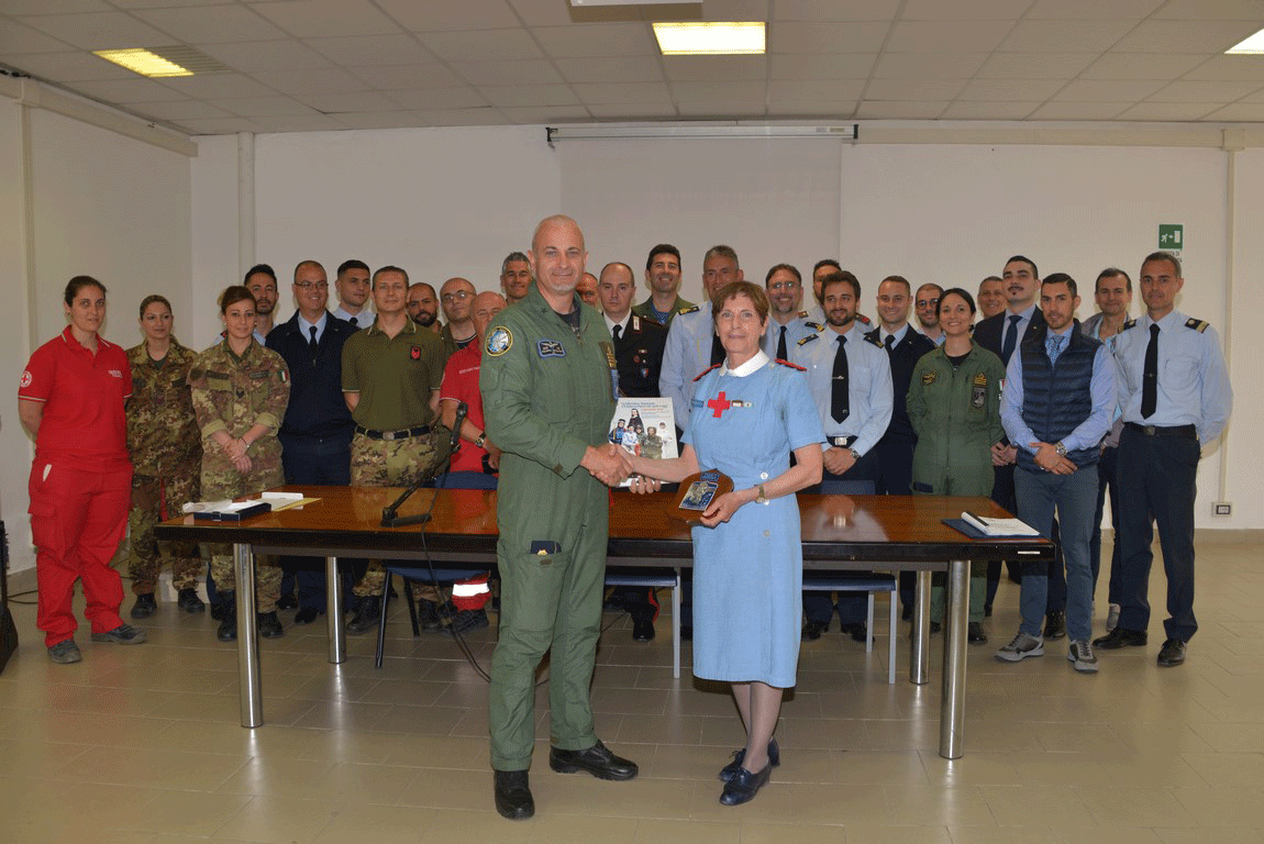 I partecipanti del 69° Corso DIU per Operatori Internazionali svoltosi presso il 31° Stormo dell’Aeronautica Militare di stanza all'aeroporto di Ciampino