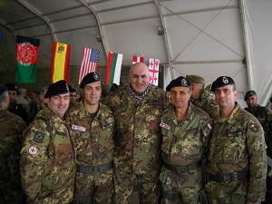 Sottosegretario di Stato alla Difesa, On. Guido CROSETTO, saluta il personale militare della Croce Rossa Italiana
