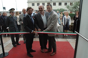 il Sindaco di Verona, Flavio Tosi, inaugura la mostra in Sala Birolli