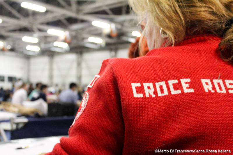Una volontaria di Croce Rossa. . Foto: Marco Di Francesco, Croce Rossa Italiana