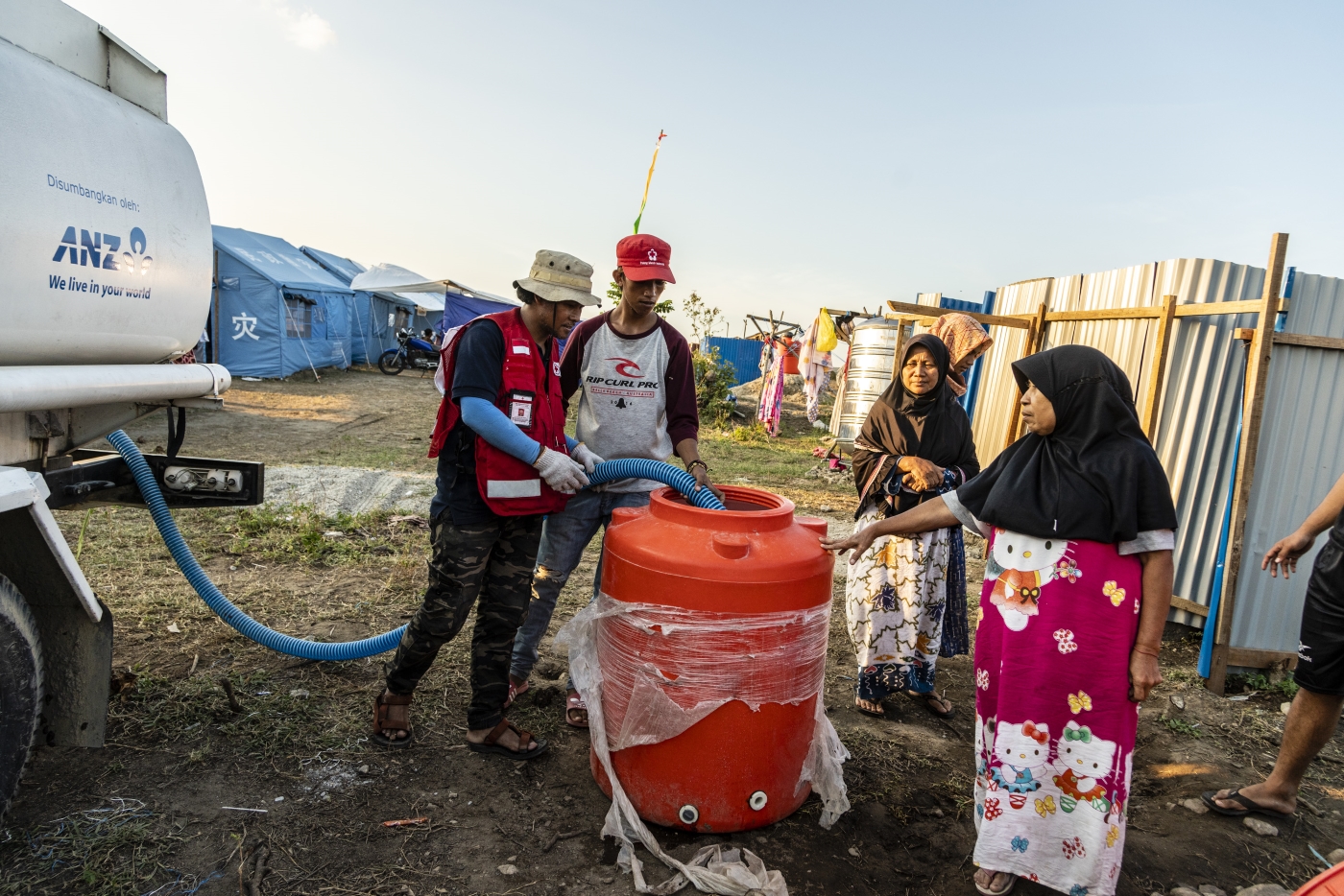 Indonesia, a un mese dal terremoto prosegue il lavoro della Croce Rossa per le oltre 200mila persone senza casa