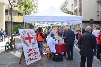 stand della croce rossa ad Andria