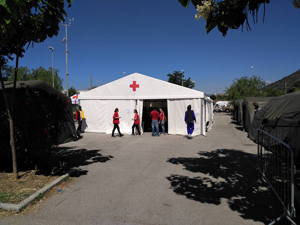  Continua incessante l'opera dei volontari della CRI per l'assistenza dei 1004 migranti sbarcati venerdì