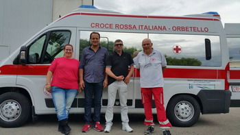 ambulanza e volontari croce rossa 