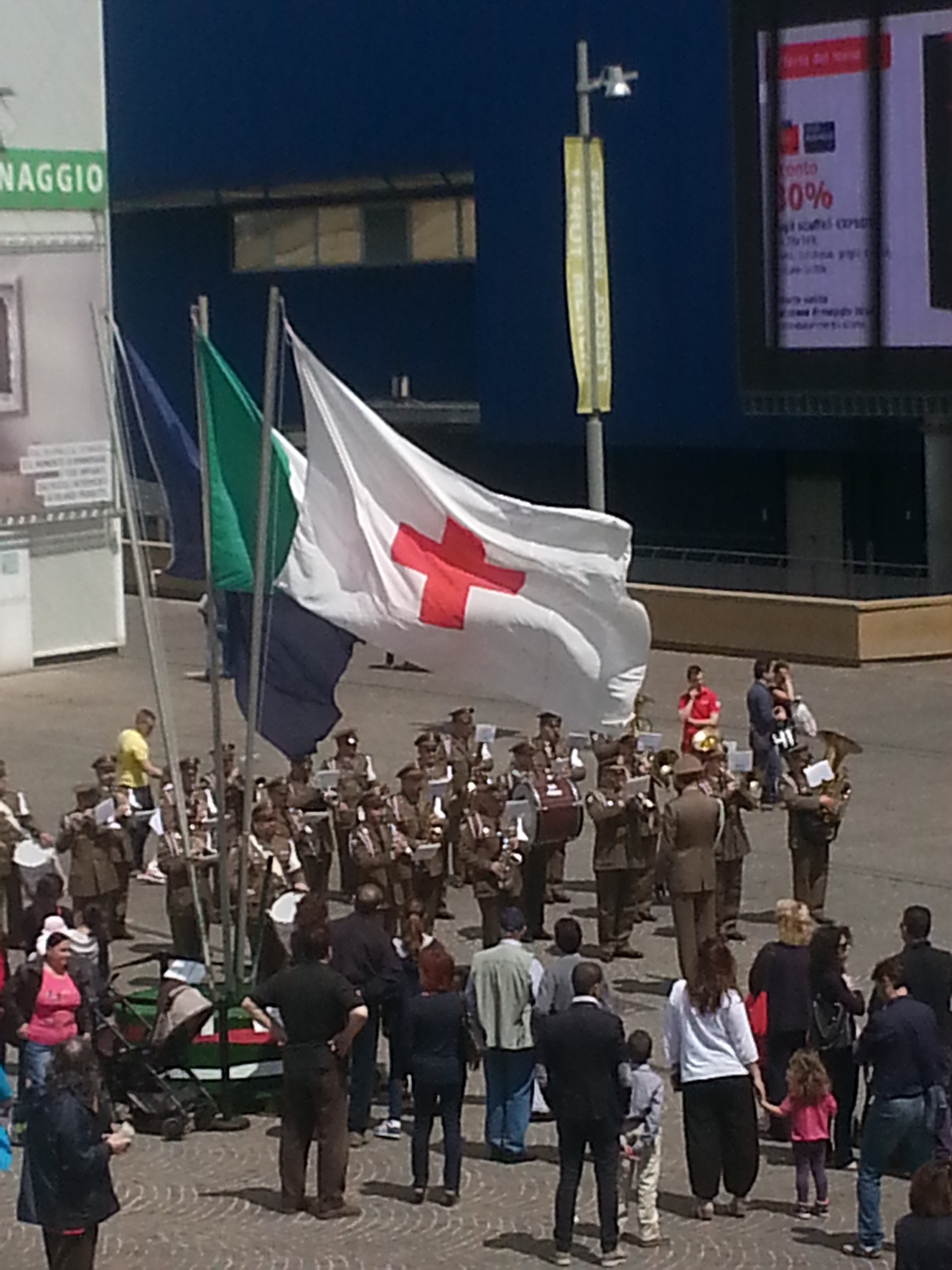 Porta a Roma, una immagine dall'alto della Banda del Corpo Militare CRI durante la manifestazione