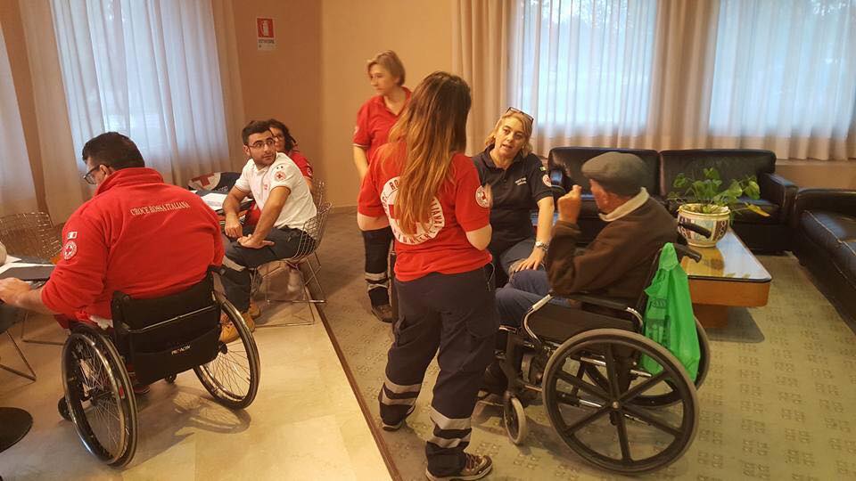Volontari della CRI Umbria in supporto della popolazione colpita dal terremoto, ospite negli alberghi e nelle strutture di Perugia Corciano Terni Spoleto e nei territori della Valnerina