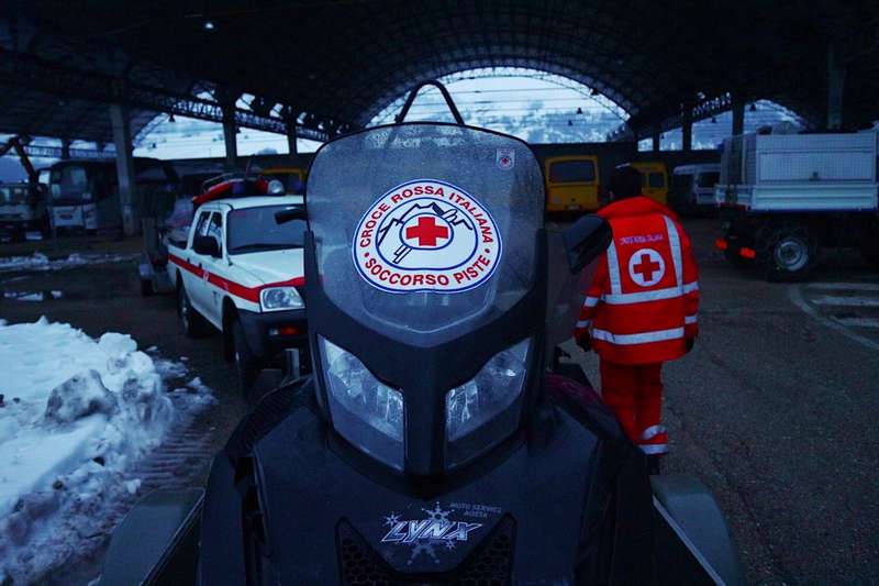 Una motoslitta impiegata da Croce Rossa Italiana nell'emergenza neve che ha colpito il Centro Italia