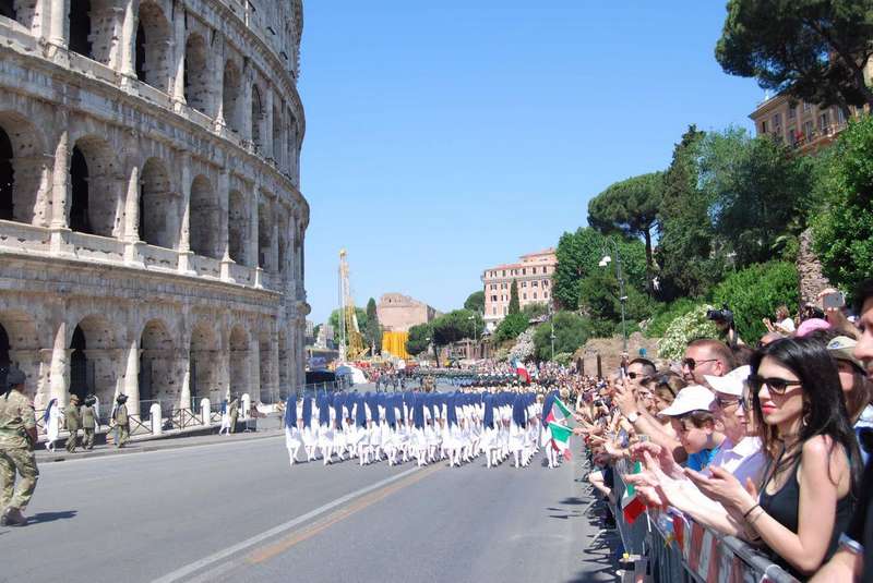Il passaggio della parata a Colosseo