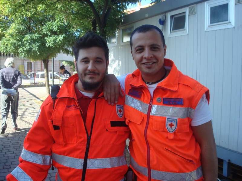 Matteo Mattioli in compagnia di Gabriele, volontario Croce Rossa tra le vittime della valanga all'hotel Rigopiano